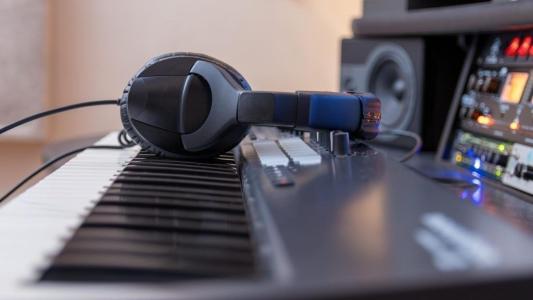 Aplicativo transforma sons em vibrações para que surdos possam consumir músicas | CNN Brasil