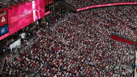 Políticos, celebridades e apoiadores lotam o Estádio State Farm em Glendale, no Arizona, Estados Unidos, para o funeral do influenciador Charlie Kirk