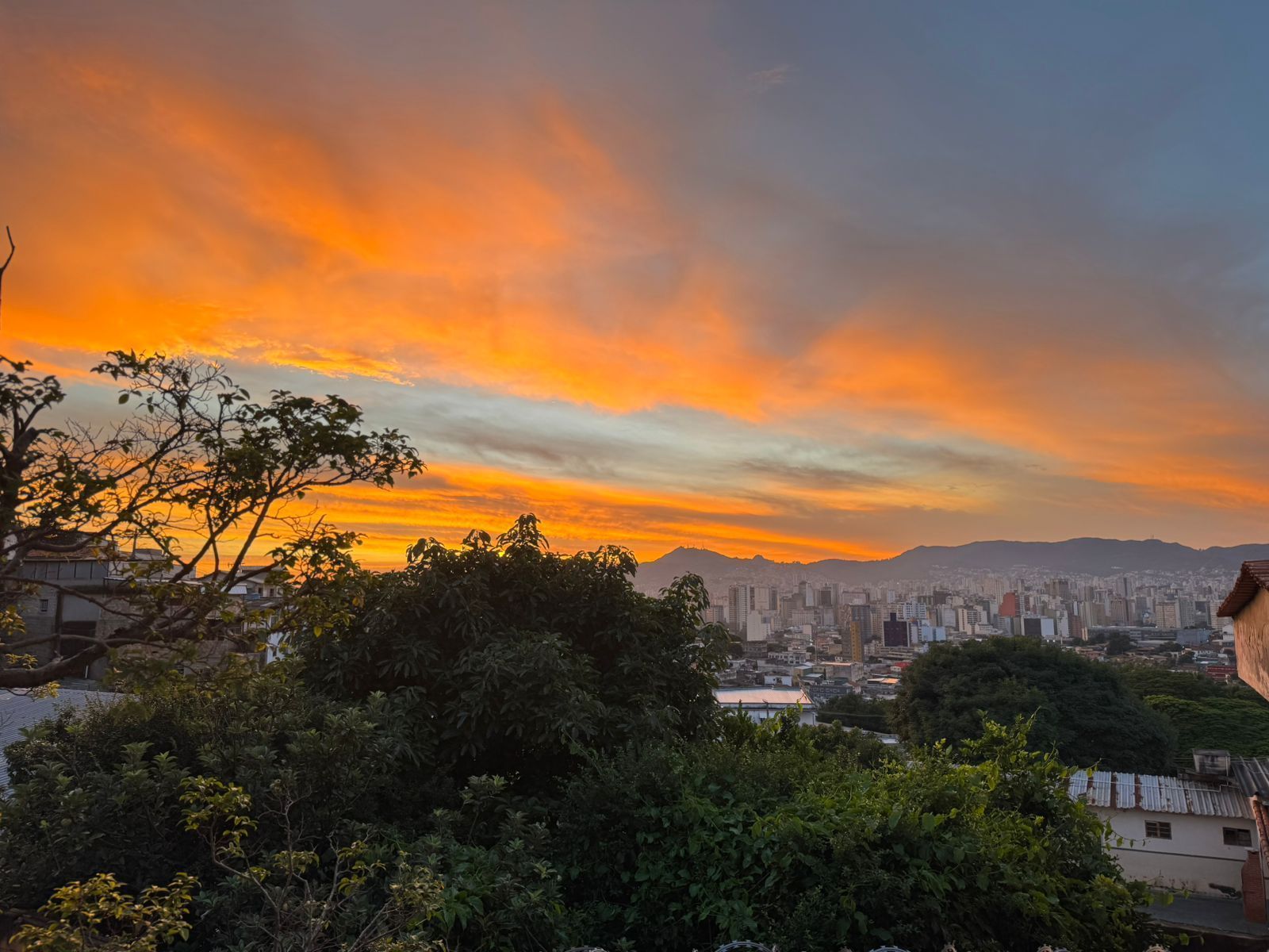 Após cinco dias de recorde de temperatura, previsão é de mudança no tempo em BH; veja