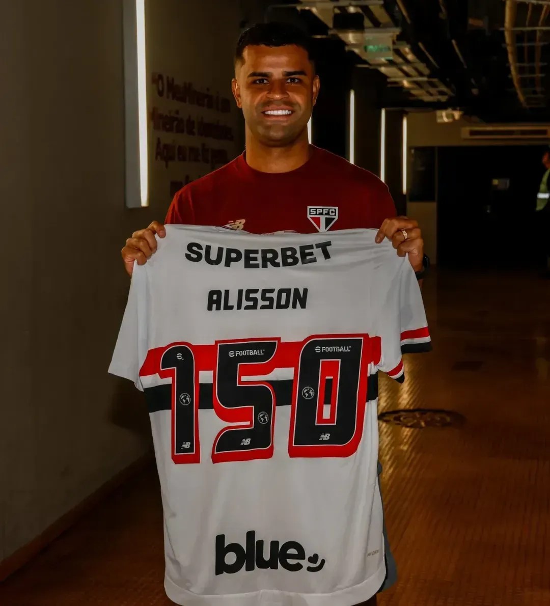 Ex-Cruzeiro completa 150 jogos pelo São Paulo em duelo com o Atlético