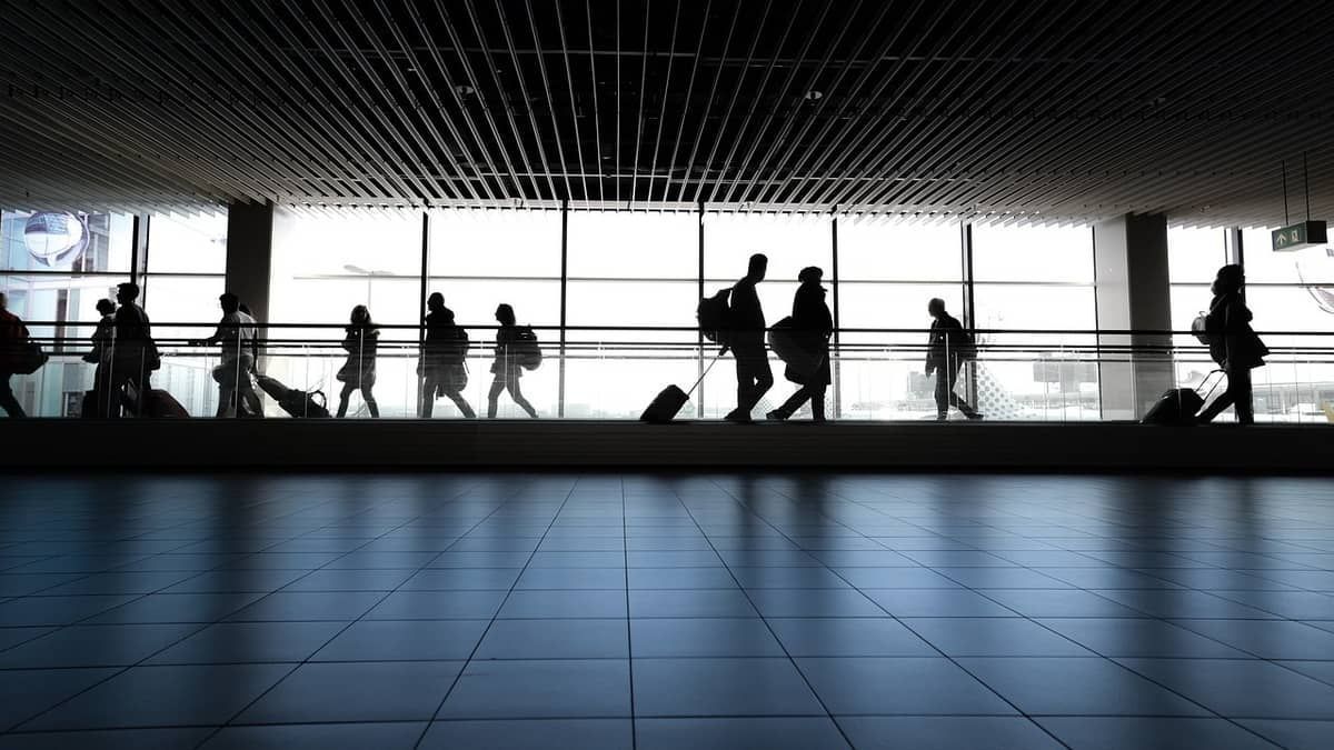 123Milhas avalia suspender todas as emissões de passagens, mas mantém vendas no site