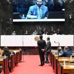 Oposição trava reforma de Zema e apresenta 66 emendas em plenário