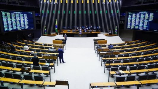 Após recesso, parlamento vai retomar projeto sobre regras para ambiente digital
