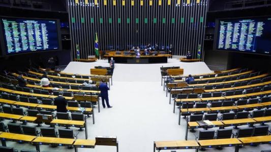 Após recesso, parlamento vai retomar projeto sobre regras para ambiente digital