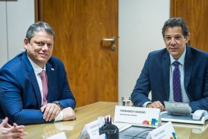 Quaest: Tarcísio tem 49% das intenções de voto contra 32% de Haddad em 2º turno