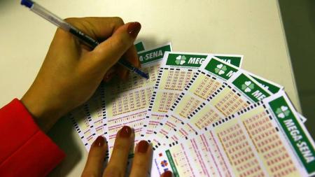 Apostadores acertaram cinco dezenas e faturam cerca de R$ 65 mil