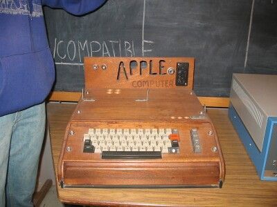 Primeiro computador de Steve Jobs produzido pela Apple e vendido, na época, por US$ 666,66 vai a leilão