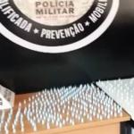 Polícia apreende 750 pinos de cocaína escondidos embaixo de um telhado em BH
