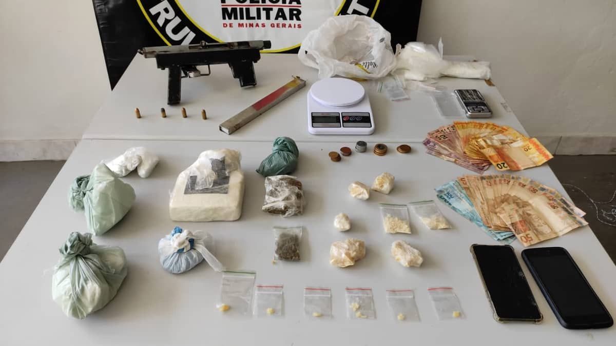 Homem que fazia bolo com maconha é preso com drogas e dinheiro escondido em Bíblia