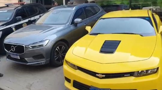 Polícia apreende 35 veículos de luxo em opração contra lavagem de dinheiro em SP | CNN Brasil