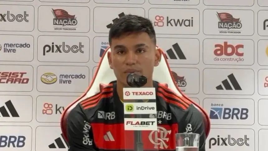 Reforço do Flamengo define estilo e se compara com craque do elenco