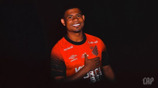 Gilberto foi anunciado pelo Athletico-PR neste sábado (27)