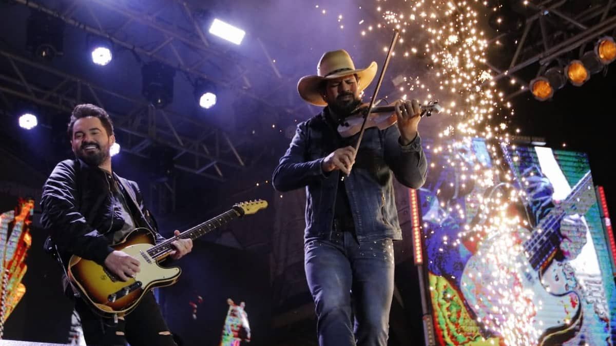Fernando e Sorocaba encantam público no encerramento das festividades de Ouro Preto