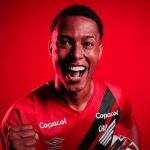 Athletico-PR anuncia contratação de atacante campeão da Libertadores
