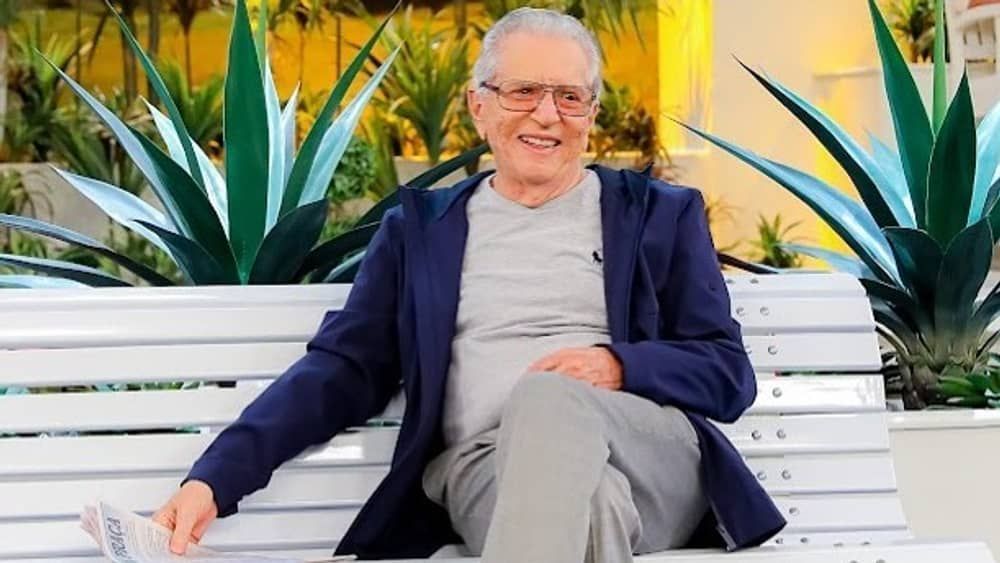 Carlos Alberto Nóbrega sofre queda e é internado em SP
