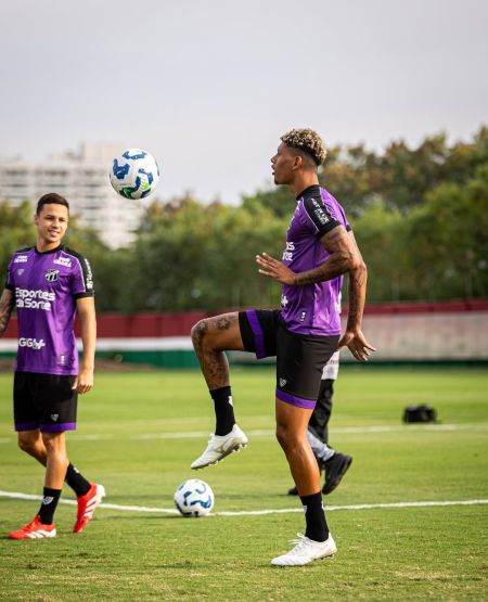 Elenco do Ceará durante treino