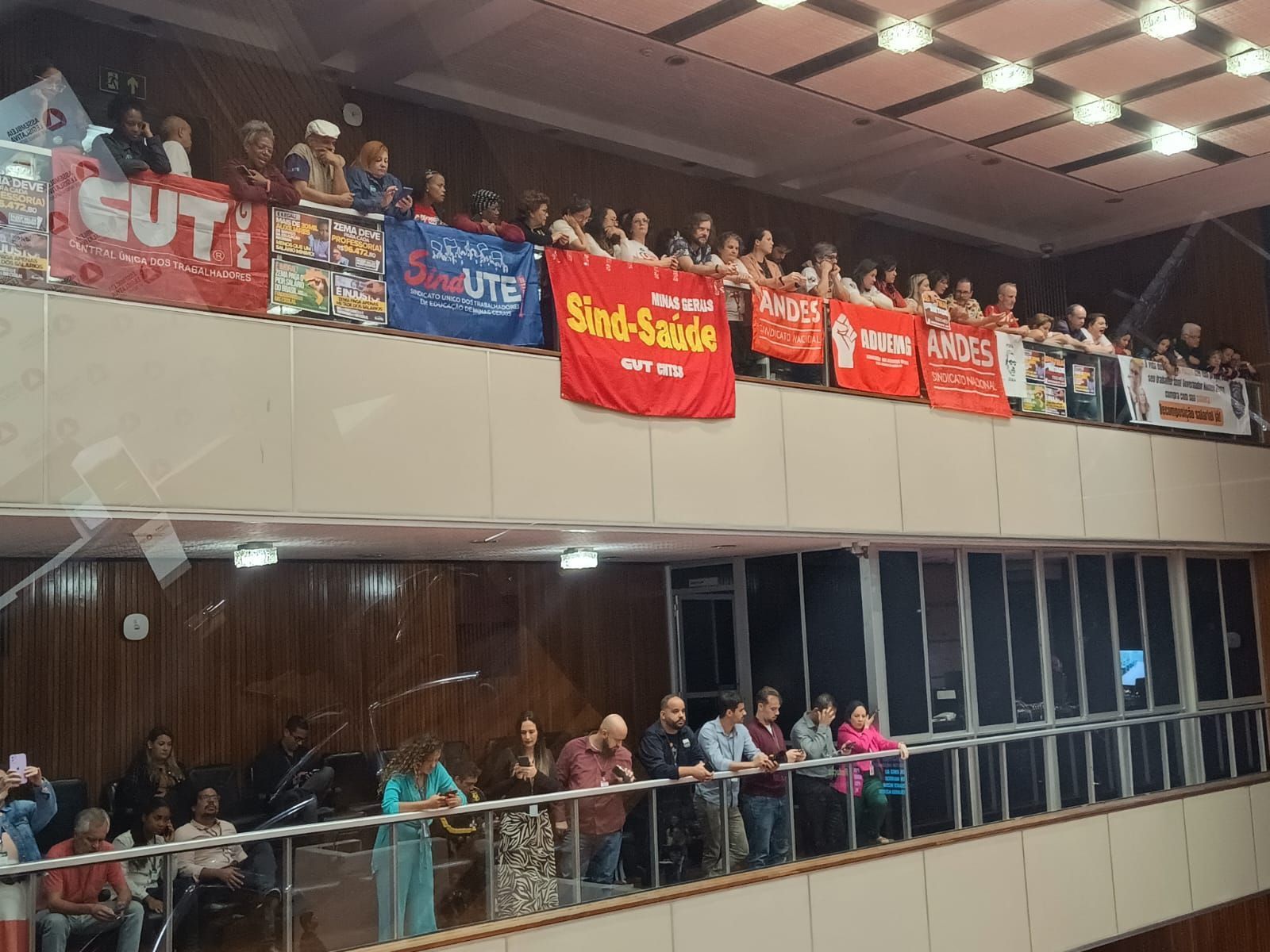 Reajuste dos servidores: deputados mantêm proposta de Zema e rejeitam todas as emendas