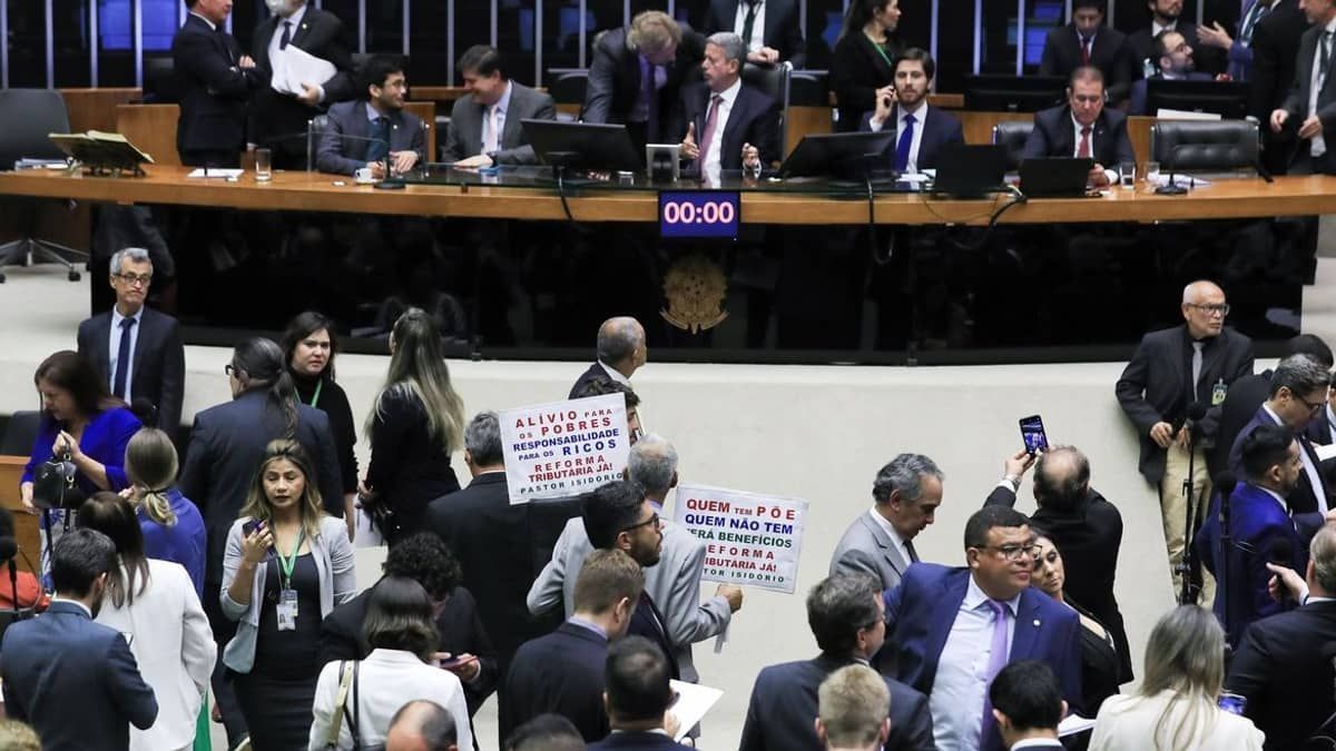 Câmara dos Deputados aprova reforma tributária em 2º turno 