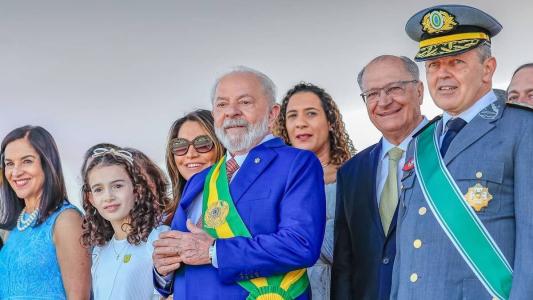 Aprovação do governo Lula sobe para 55%, diz pesquisa Ipespe.