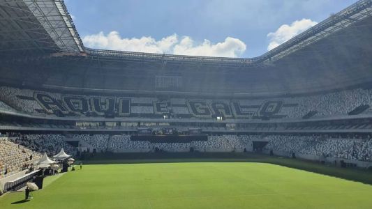 Aqui é Galo foi a frase montada no primeiro mosaico da Arena MRV