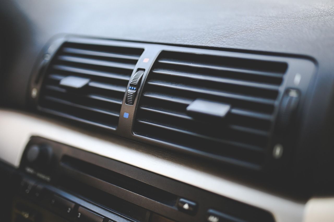 Ar-condicionado do carro não gela? Saiba como identificar falta de gás no sistema