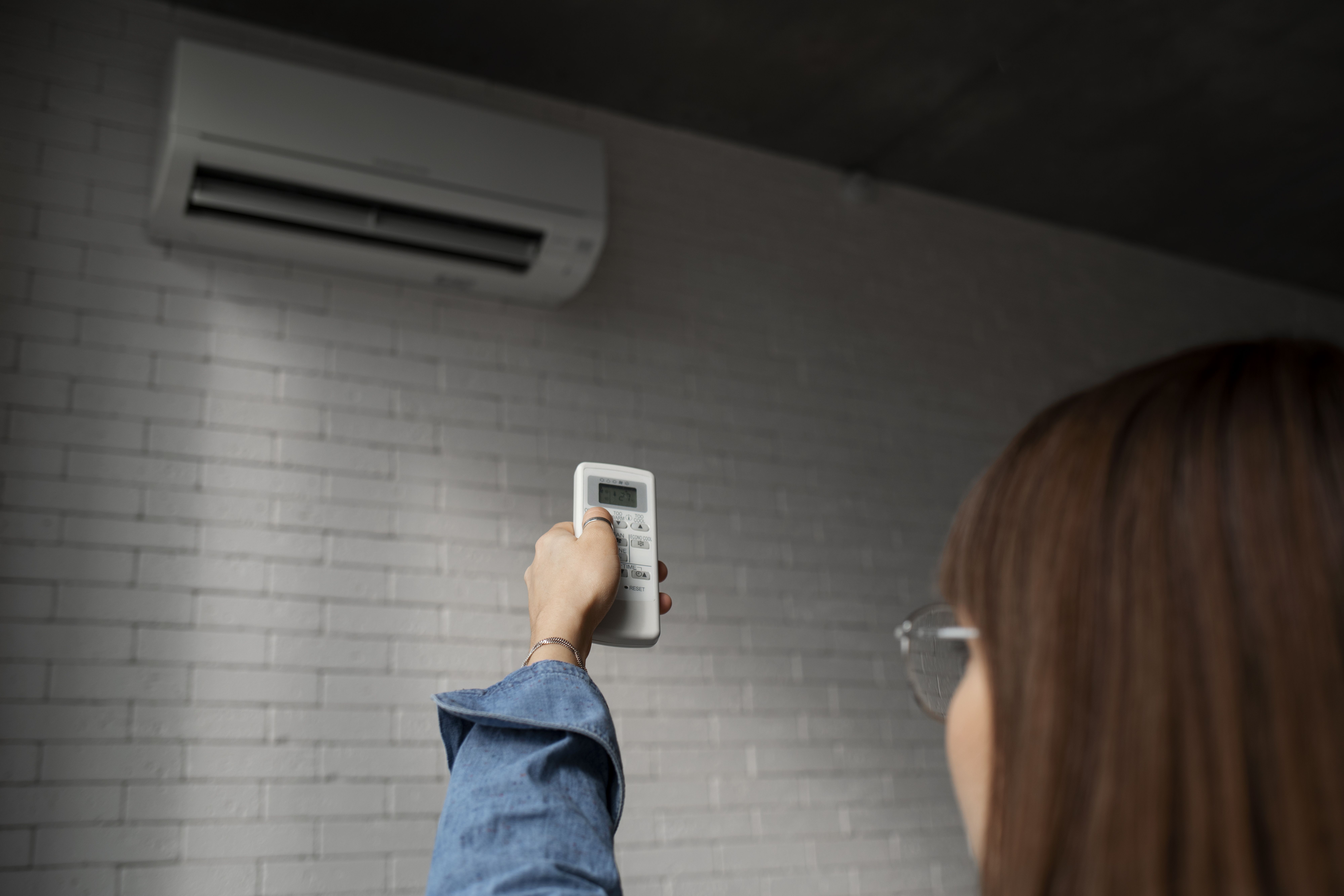 Temperatura errada no ar-condicionado pode aumentar conta de luz no inverno; veja dicas