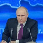 Rússia e Arábia Saudita reduzem produção de petróleo e preço dispara