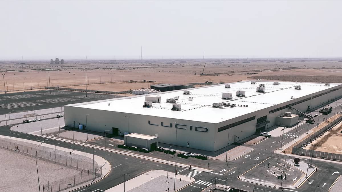 Arábia Saudita mira no mercado de carros elétricos com planos de produzir 150 mil unidades por ano