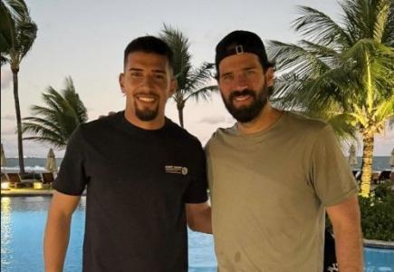 Léo Aragaão (esq) e Alisson (dir) durante período de férias