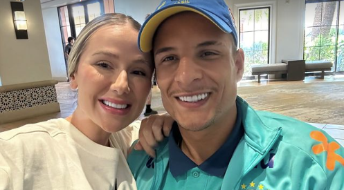 Arana, do Atlético, recebe visita da família em preparação para jogo da Seleção