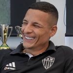 Atlético anuncia renovação de contrato de Guilherme Arana até 2027
