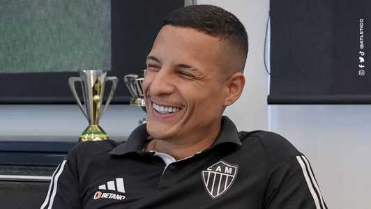 Arana assinou a renovação de contrato com o Atlético nesta quinta-feira