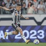 Auxiliar de Felipão explica saída de Arana em derrota do Atlético: 'Decisão minha'