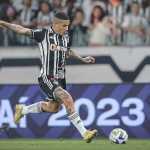 Auxiliar de Felipão explica saída de Arana em derrota do Atlético: 'Decisão minha'