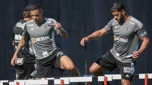 Arana e Hulk devem estar no time titular do Atlético domingo