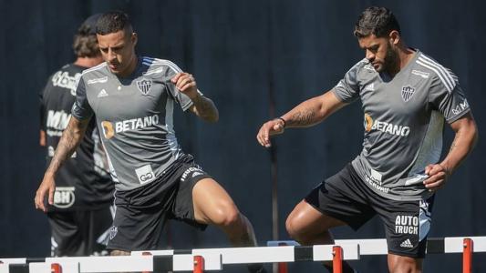 Arana e Hulk devem estar no time titular do Atlético domingo