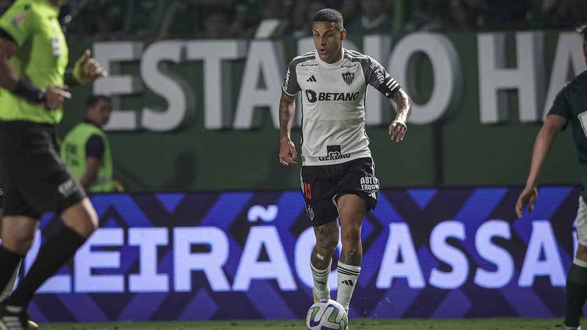 Atlético: Arana concorda com expulsão, mas questiona 'dois pesos, duas medidas'