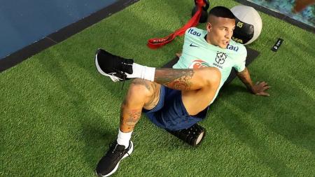Arana foi utilizado por Diniz como titular no primeiro treino