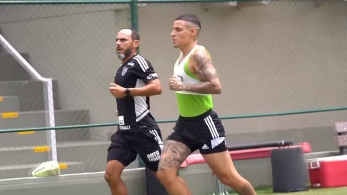 Arana posta vídeo de recuperação de lesão no Atlético: ‘evoluindo’