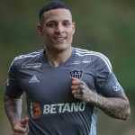 Atlético: Arana volta a campo seis meses após grave lesão