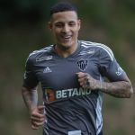 Guilherme Arana correndo dá esperanças para o galo na lateral-esquerda