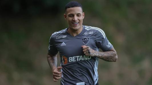 Arana voltou a trabalhar no gramado, seis meses após lesão no joelho