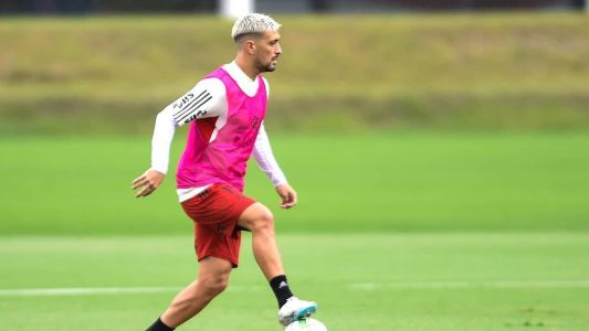 Ararscaeta em treino nesta segunda-feira (29)