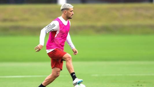 Ararscaeta em treino nesta segunda-feira (29)