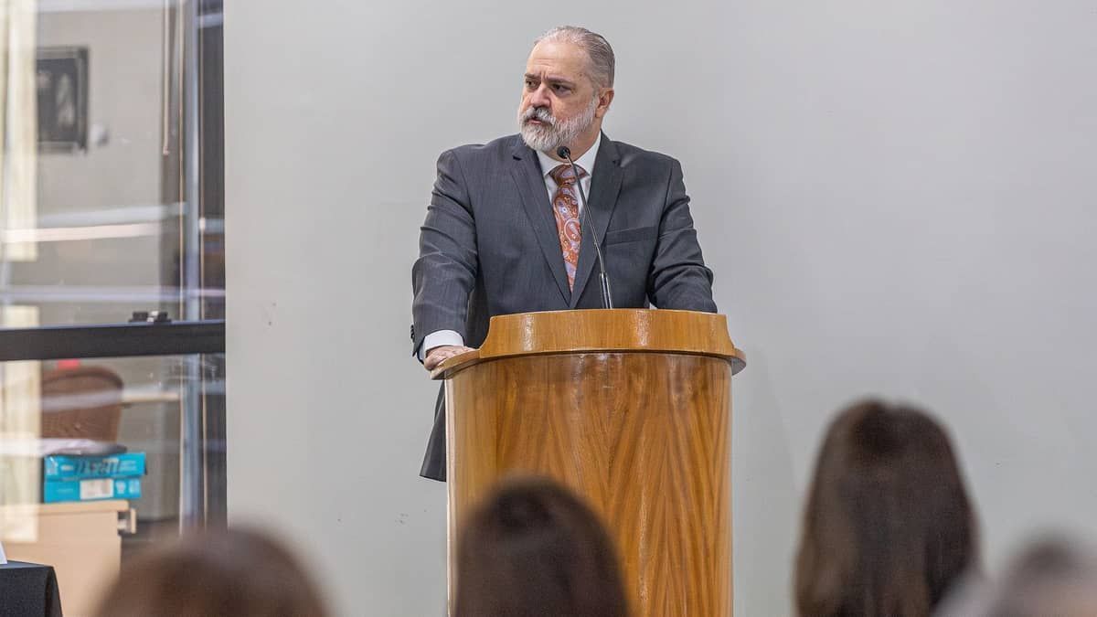 Aras define novo vice-PGR que vai substituir Lindôra Araújo