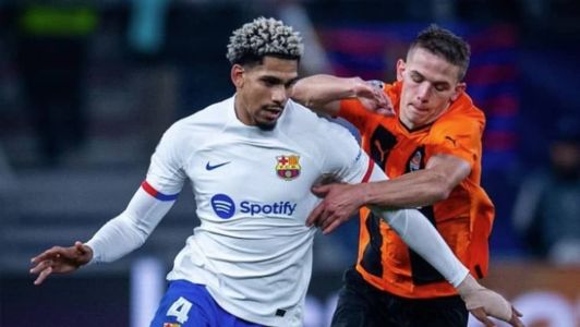 Araújo durante partida da Champions League