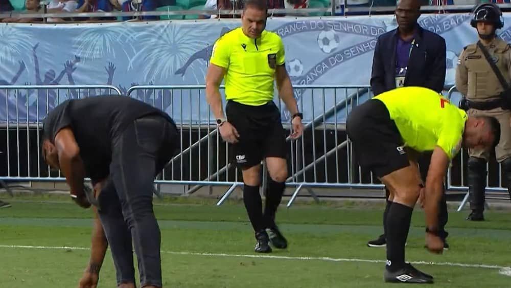 Refletores estouram na Fonte Nova e jogo Bahia x São Paulo é paralisado