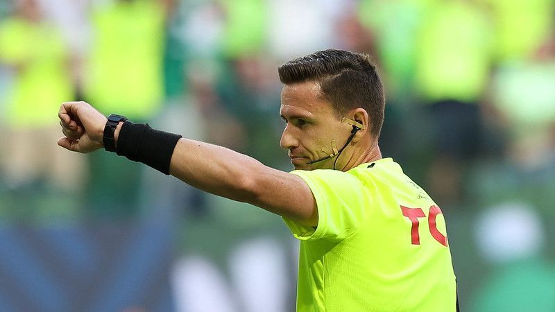 Árbitro contradiz Boto e nega invasão de dirigente do Palmeiras em jogo contra Flamengo