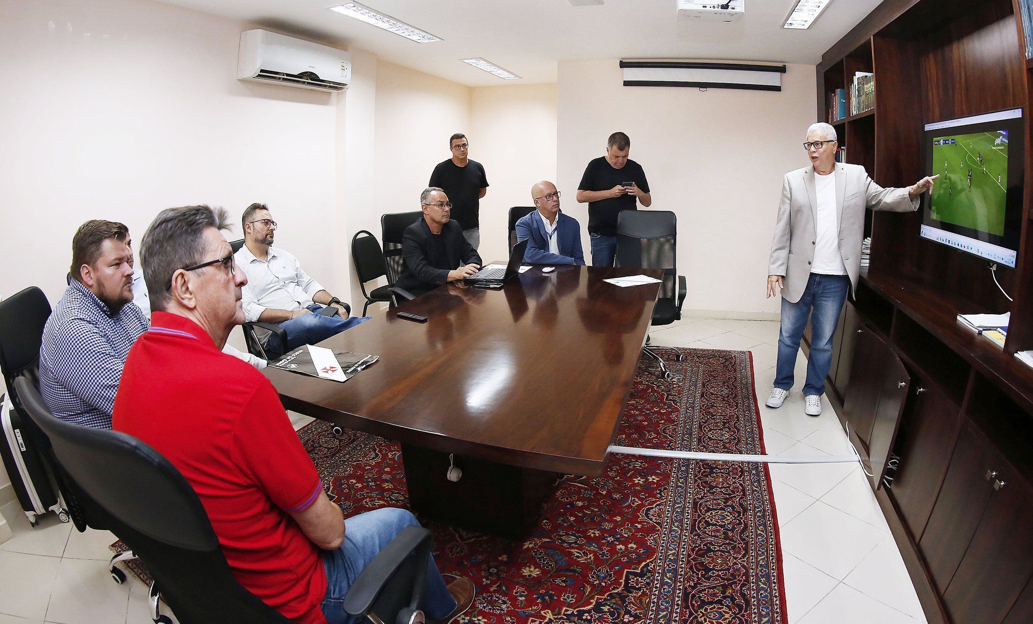 Federação Carioca de Futebol suspende imediatamente árbitro de Nova Iguaçu x Vasco