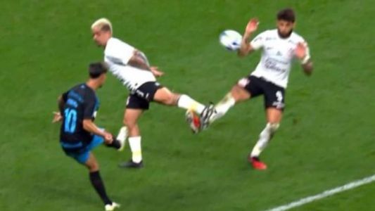 Árbitro e VAR ignoraram toque no braço direito de Yuri Alberto, do Corinthians